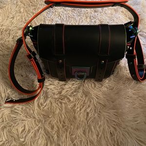 Micheal Kors Manhattan Small Contrast-Trim Leather Crossbody Bag